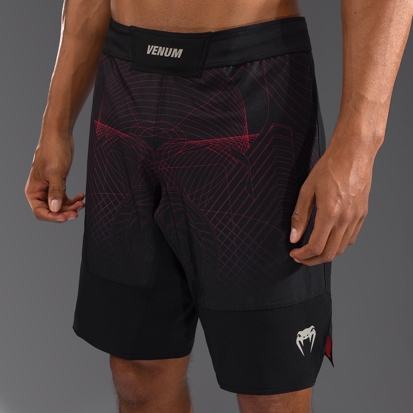 Venum G-Fit Air Pantaloncini da Combattimento - Nero Profondo/Rosso Fuoco