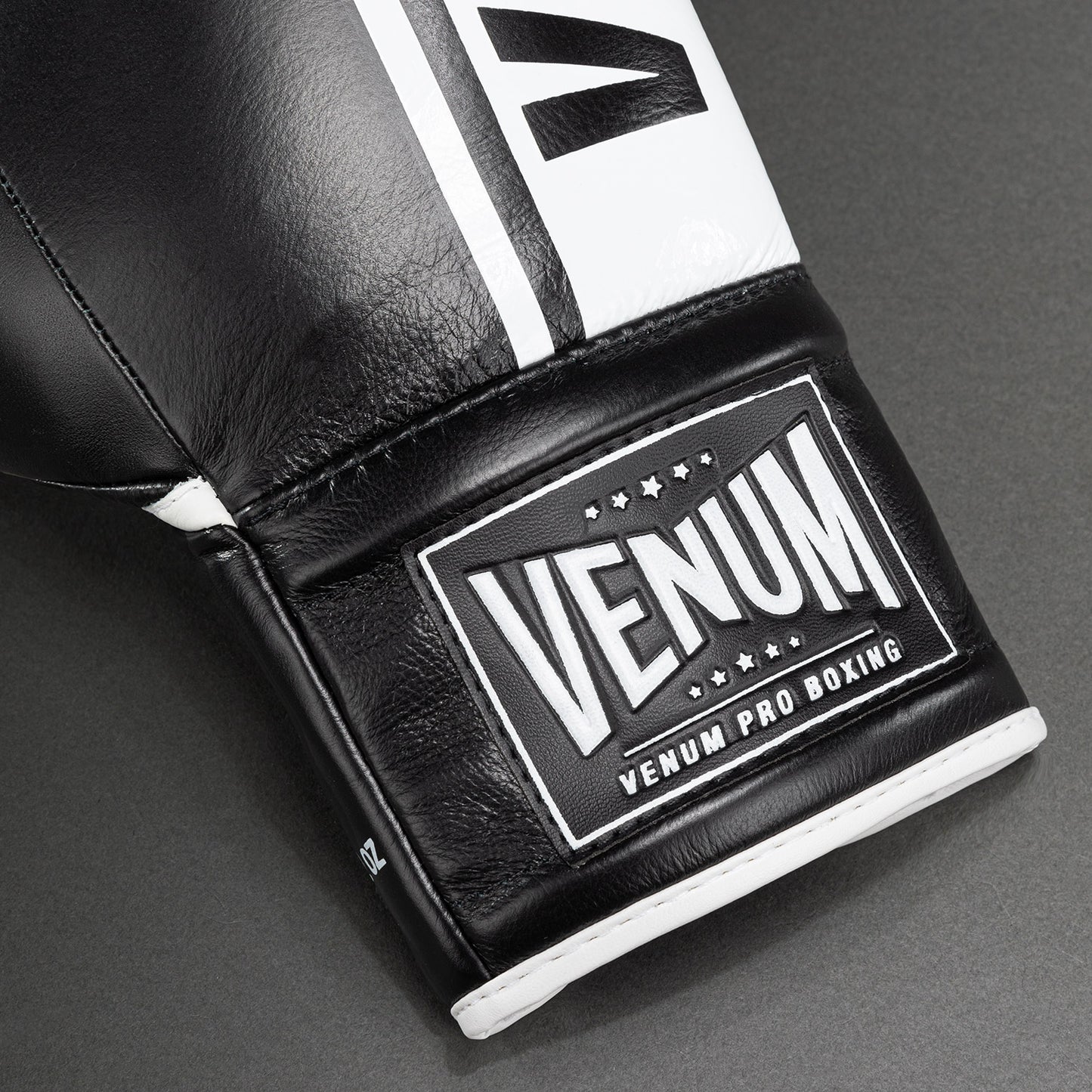 Guantoni da boxe Venum Shield Pro con lacci - Nero/Bianco