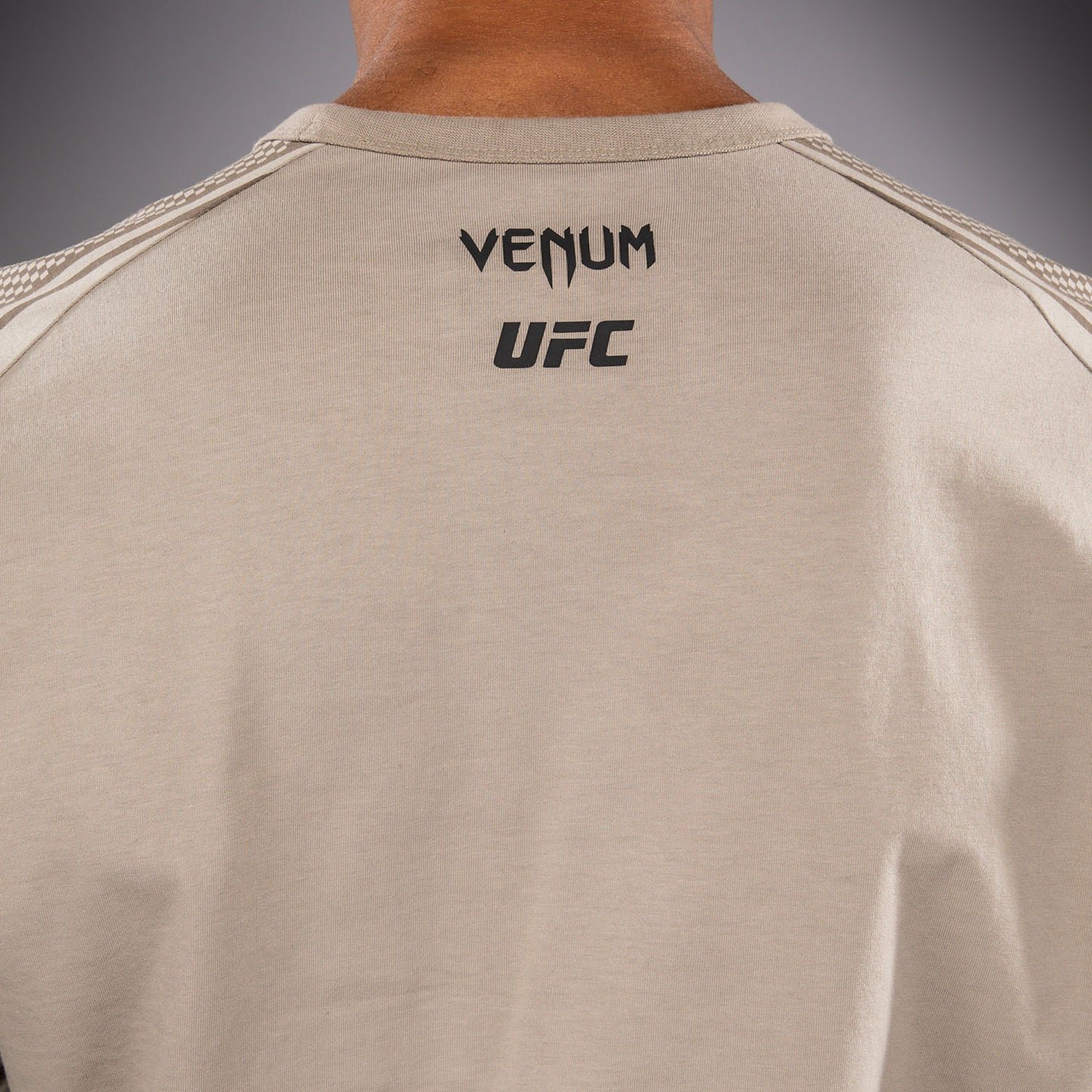 Venum UFC Unity by Venum Authentic Fight Week T-shirt a Maniche Lunghe da Uomo - Sabbia