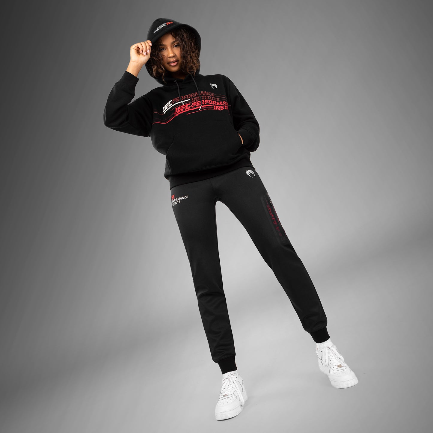 UFC Venum Performance Institute 2.0 Felpa con cappuccio da donna - Nero/Rosso