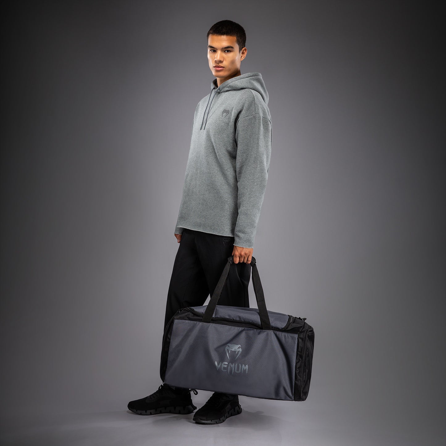 Venum Essential Borsa Sportiva (61 L) - Grigio/Nero