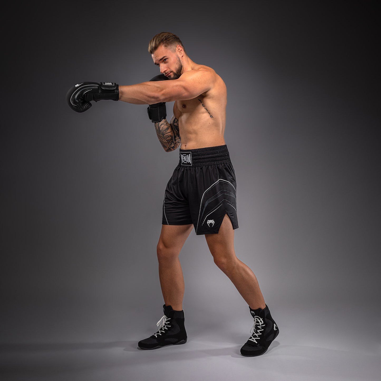 Venum Streamline Pantaloncini da Boxe – Nero/Bianco