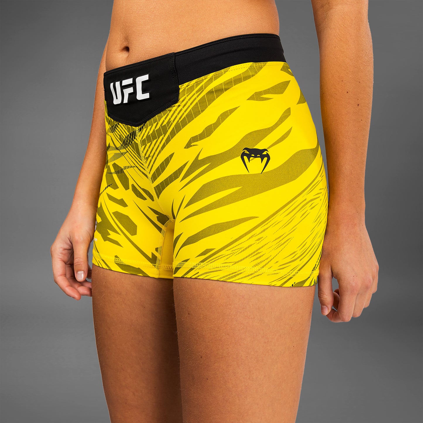 UFC Fusion by Venum Authentic Fight Night Vale Tudo Shorts per Donna - Fit Corto - Giallo