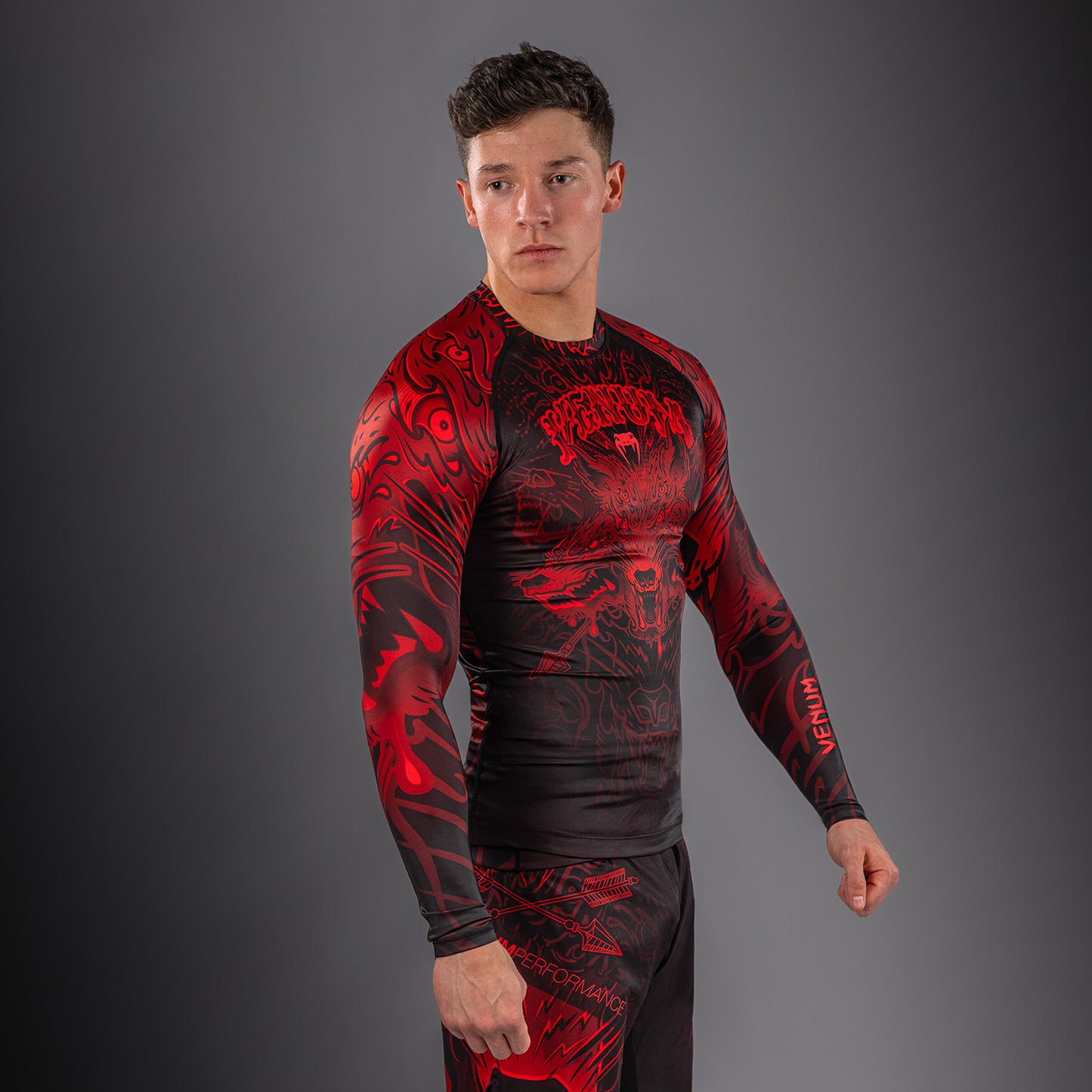 Venum Wolf Atak Rashguard a Maniche Lunghe – Nero/Rosso