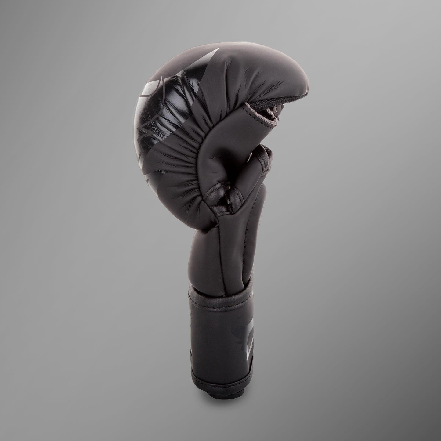 Venum Ringhorns Charger Guantoni da Sparring MMA - Nero/Nero