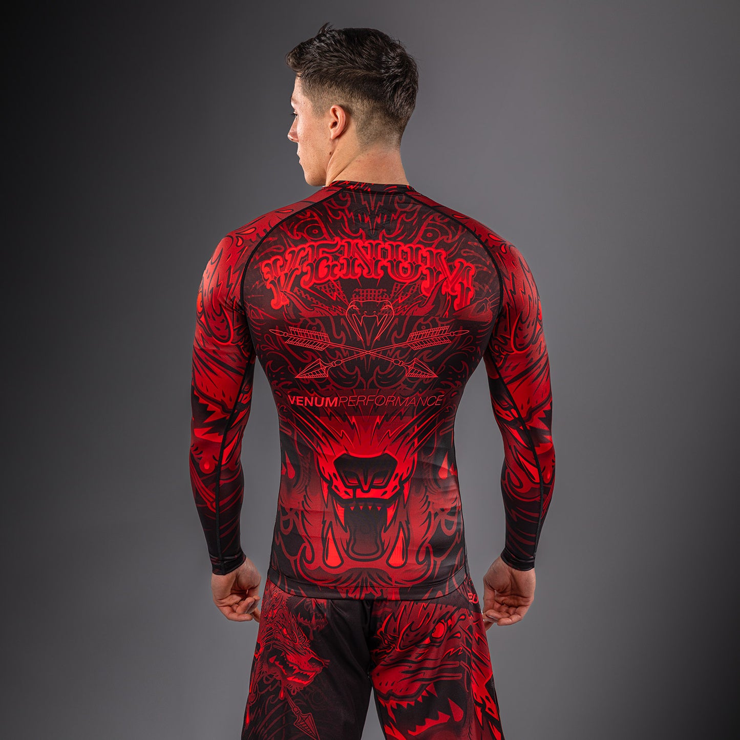 Venum Wolf Atak Rashguard a Maniche Lunghe – Nero/Rosso