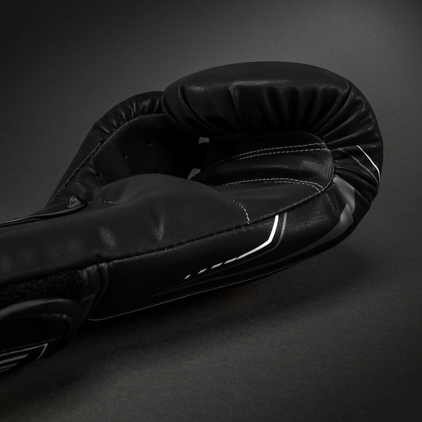 Venum Streamline Guantoni da boxe – Nero/Bianco