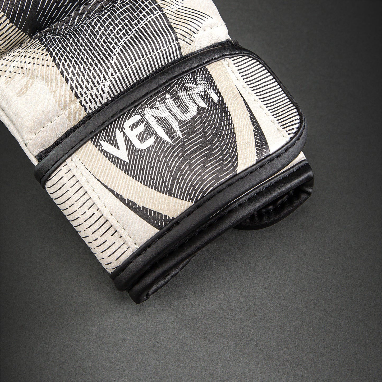Venum Galactic 3.0 Guanti da Sparring - Bianco sporco/Nero
