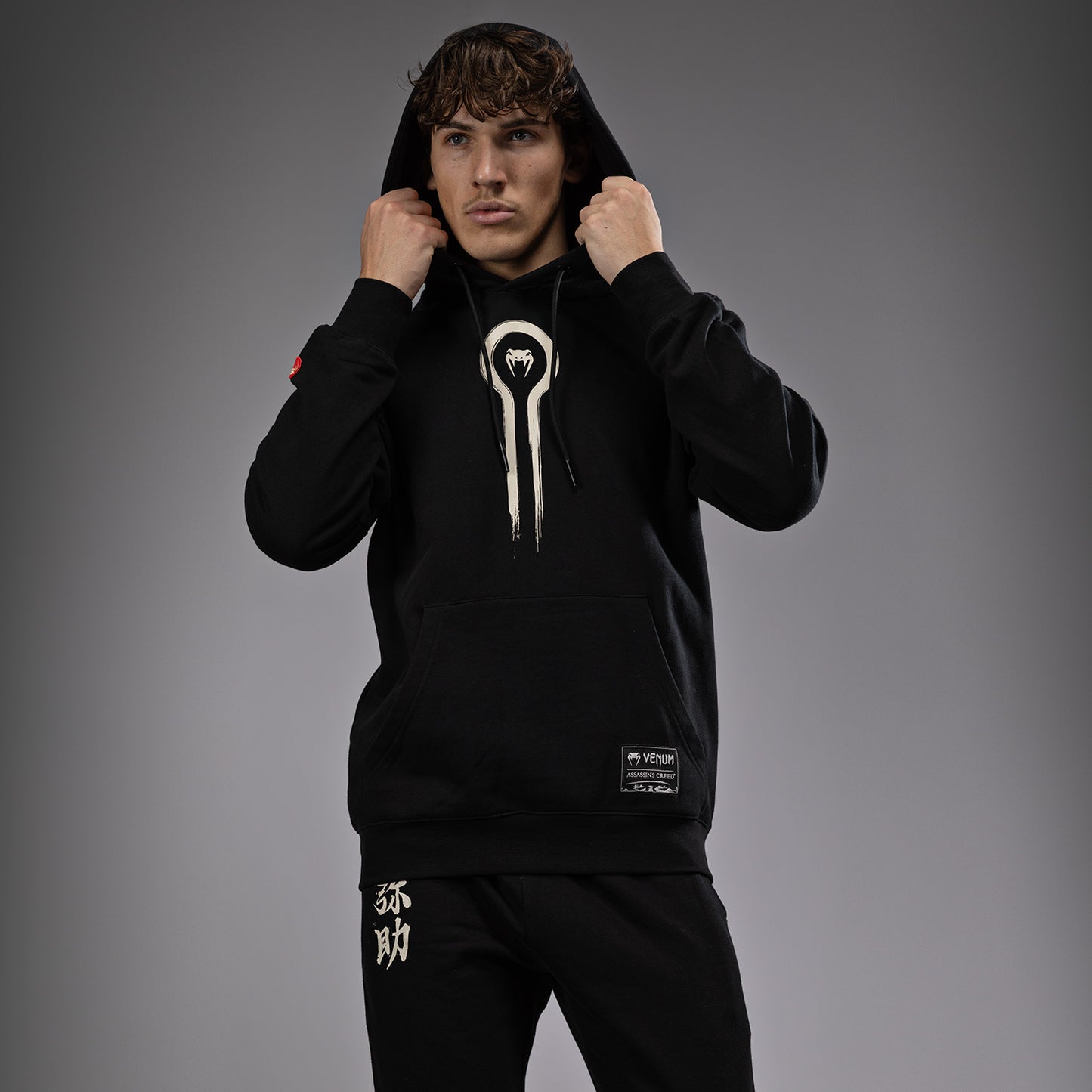 Venum x Assassin’s Creed Shadows Felpa con cappuccio - Nero
