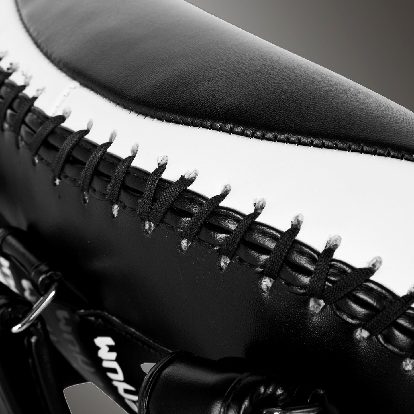 Venum Light Paos da Kick – Pelle Skintex – Nero/Ice (Paio)