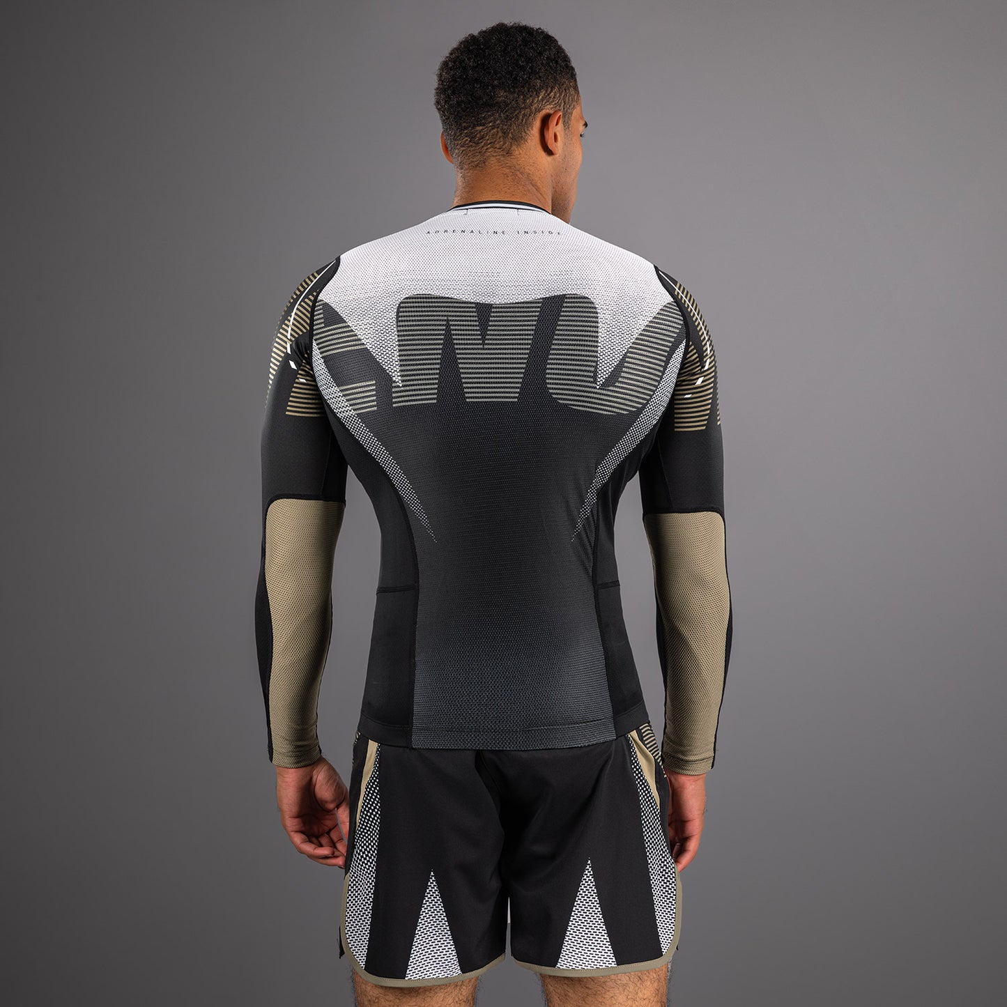 Venum Adrenaline Rashguard a manica lunga – Nero/Sabbia