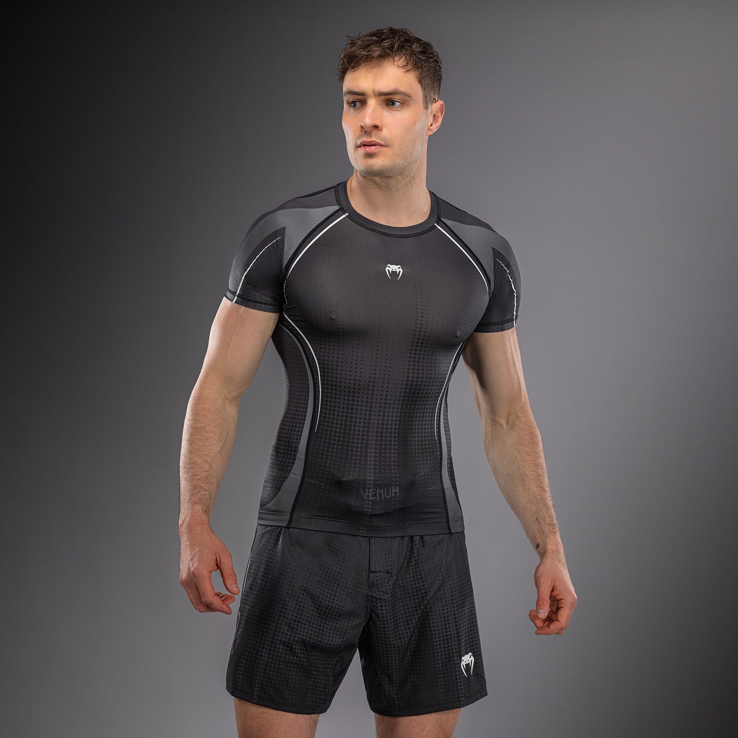 Venum Stealth Rashguard a Maniche Corte – Nero/Bianco
