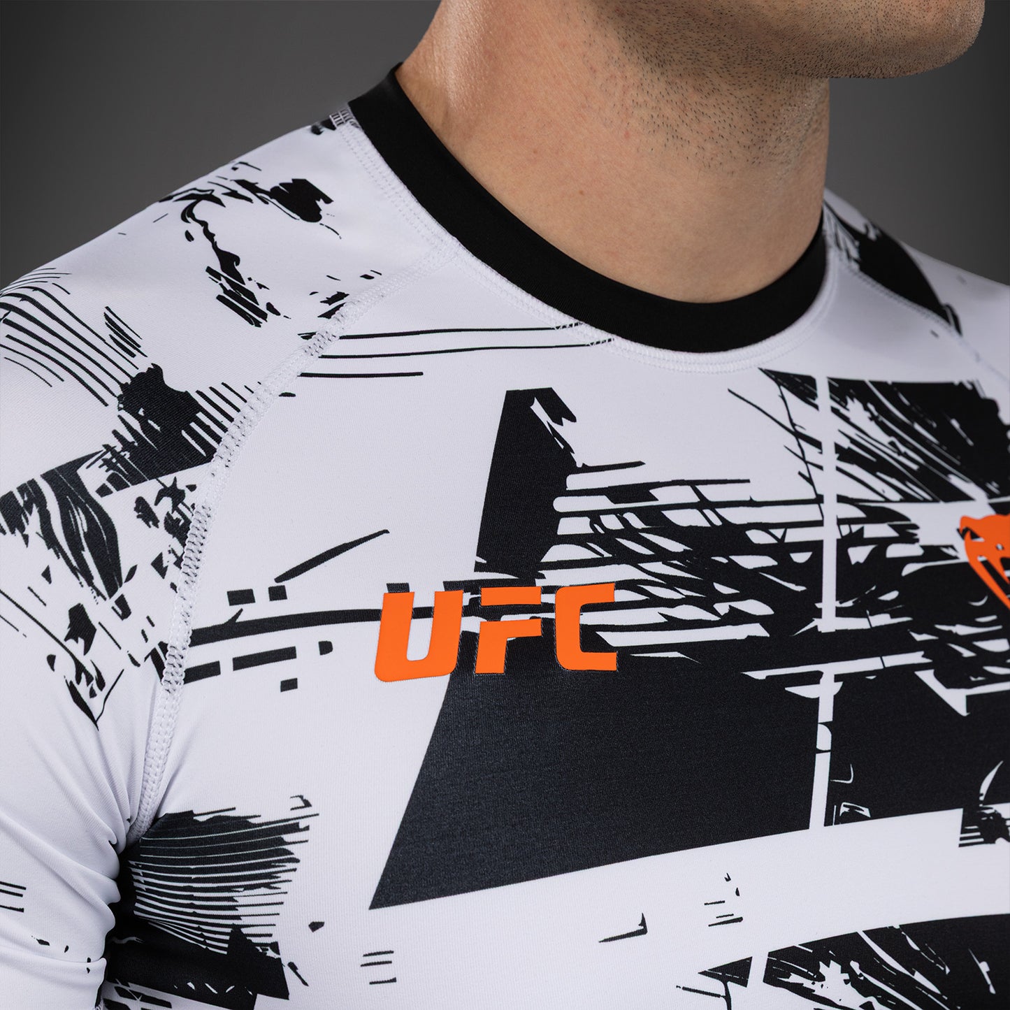 UFC Zenith by Venum Authentic Fight Week Rashguard maniche corte Performance Uomo - Bianco