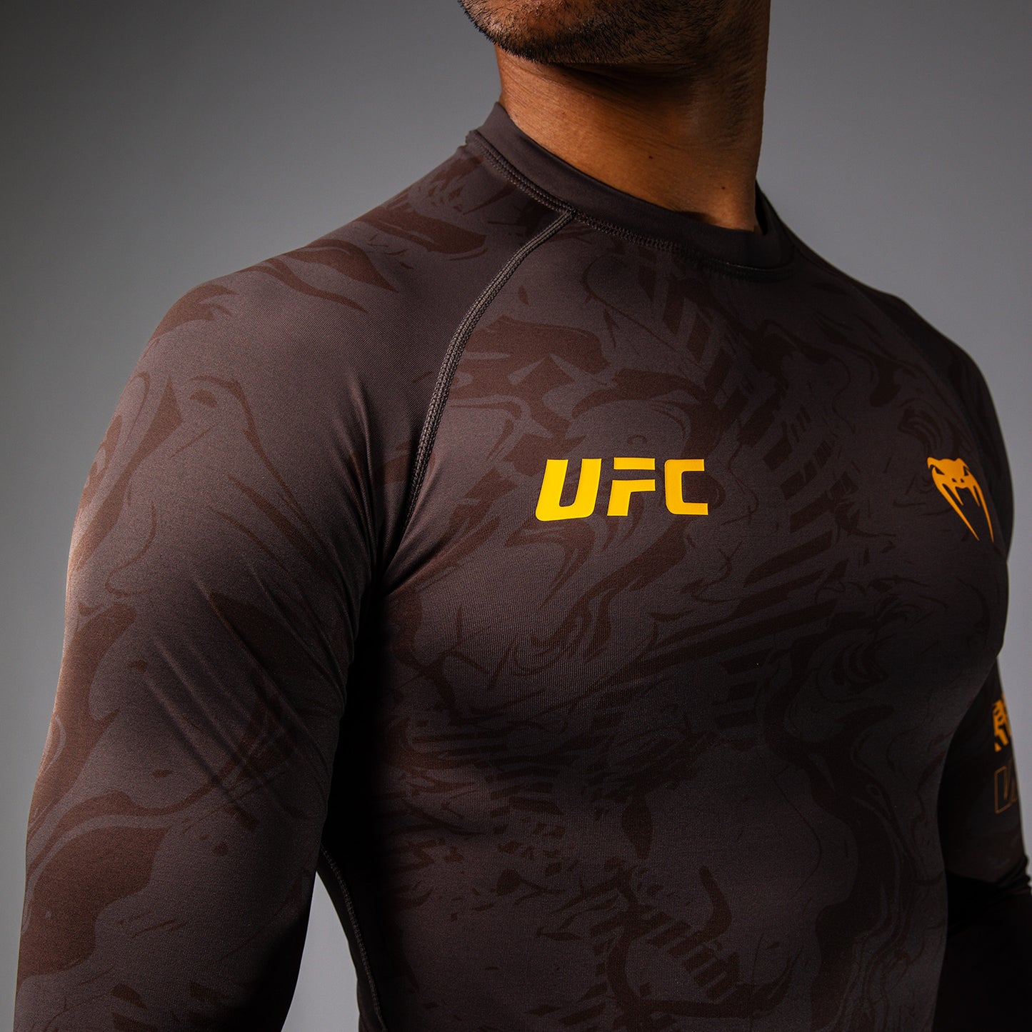 UFC Fusion by Venum Fight Week Rashguard a maniche longhe Performance - Marrone terra