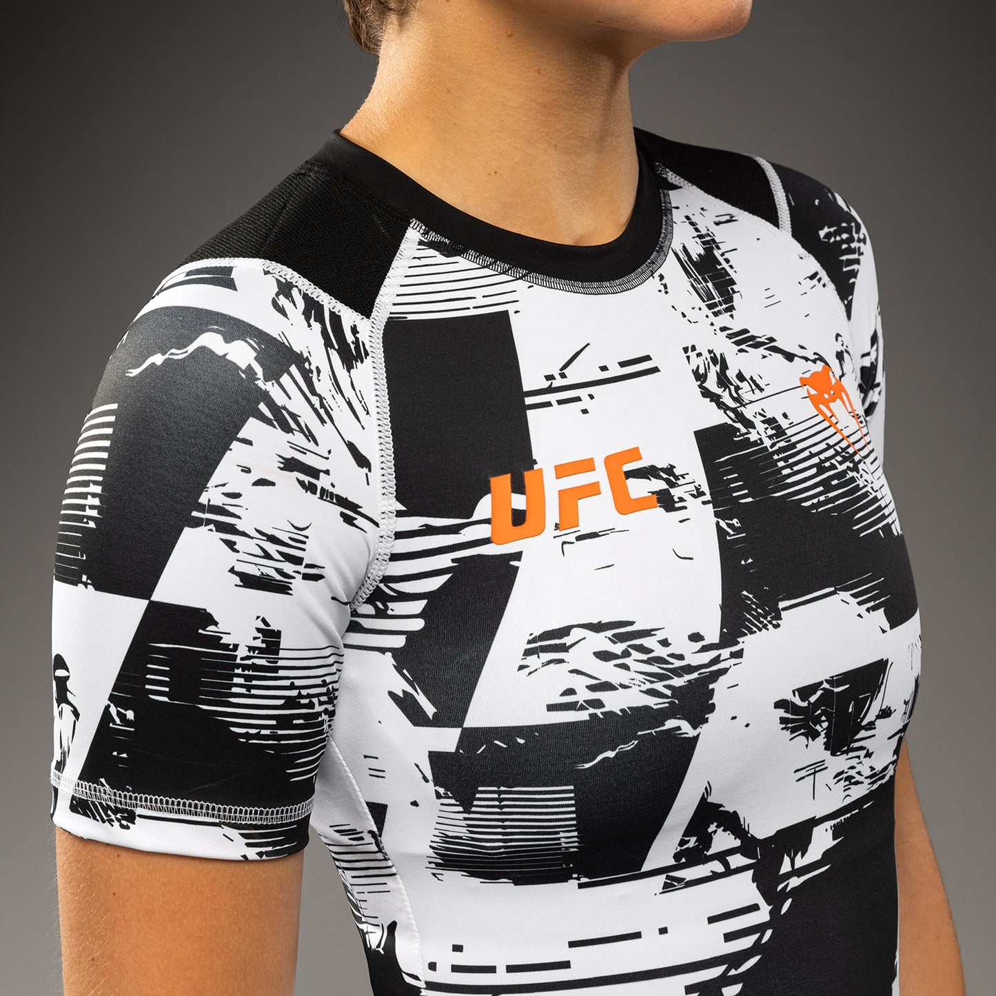 UFC Zenith by Venum Authentic Fight Week Rashguard maniche corte Performance Donna - Bianco