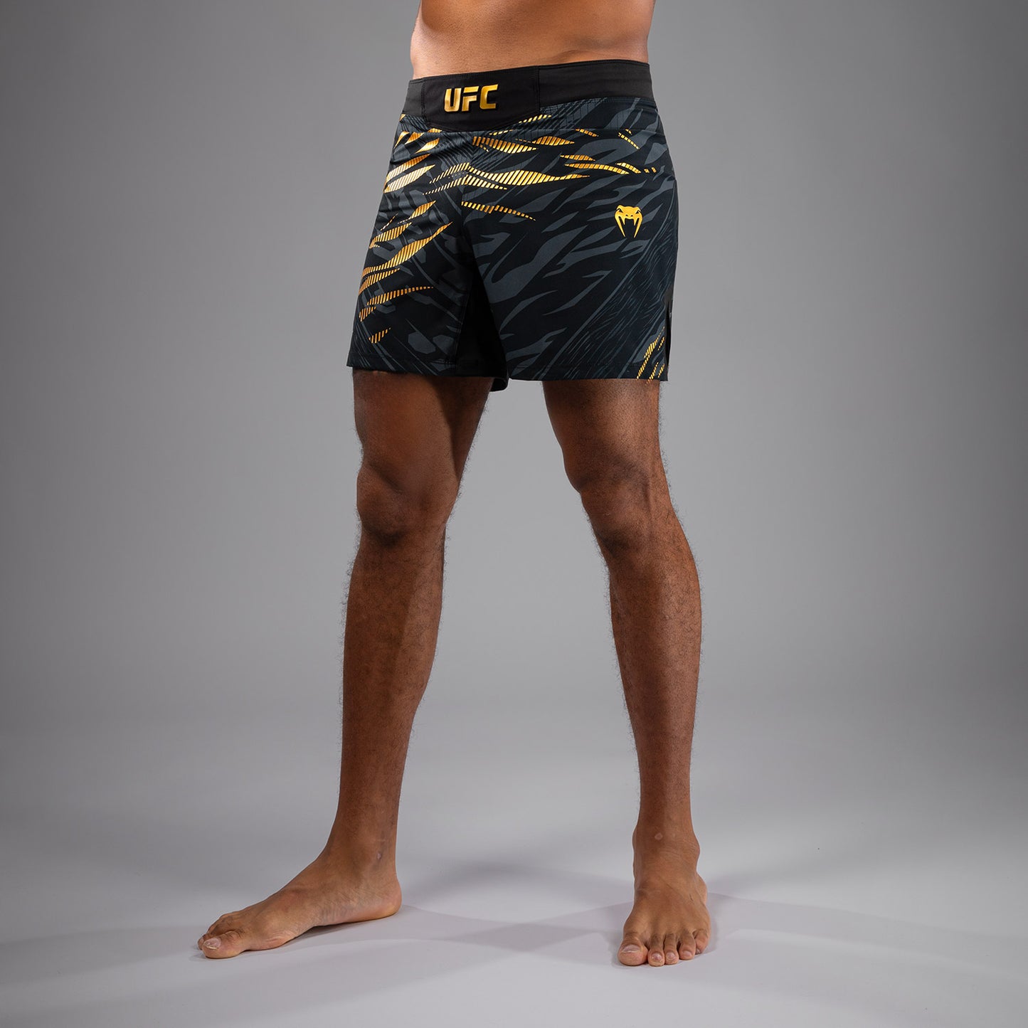 UFC Fusion by Venum Authentic Fight Night Shorts da Lotta per Uomo - Fit Corto - Champion