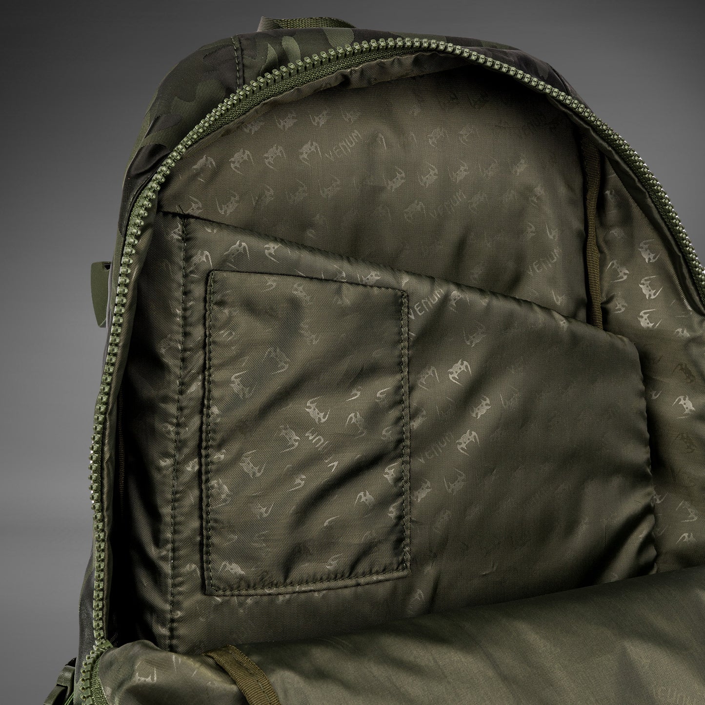 Venum Challenger Pro Zaino (20-25L) – Kaki/Camouflage
