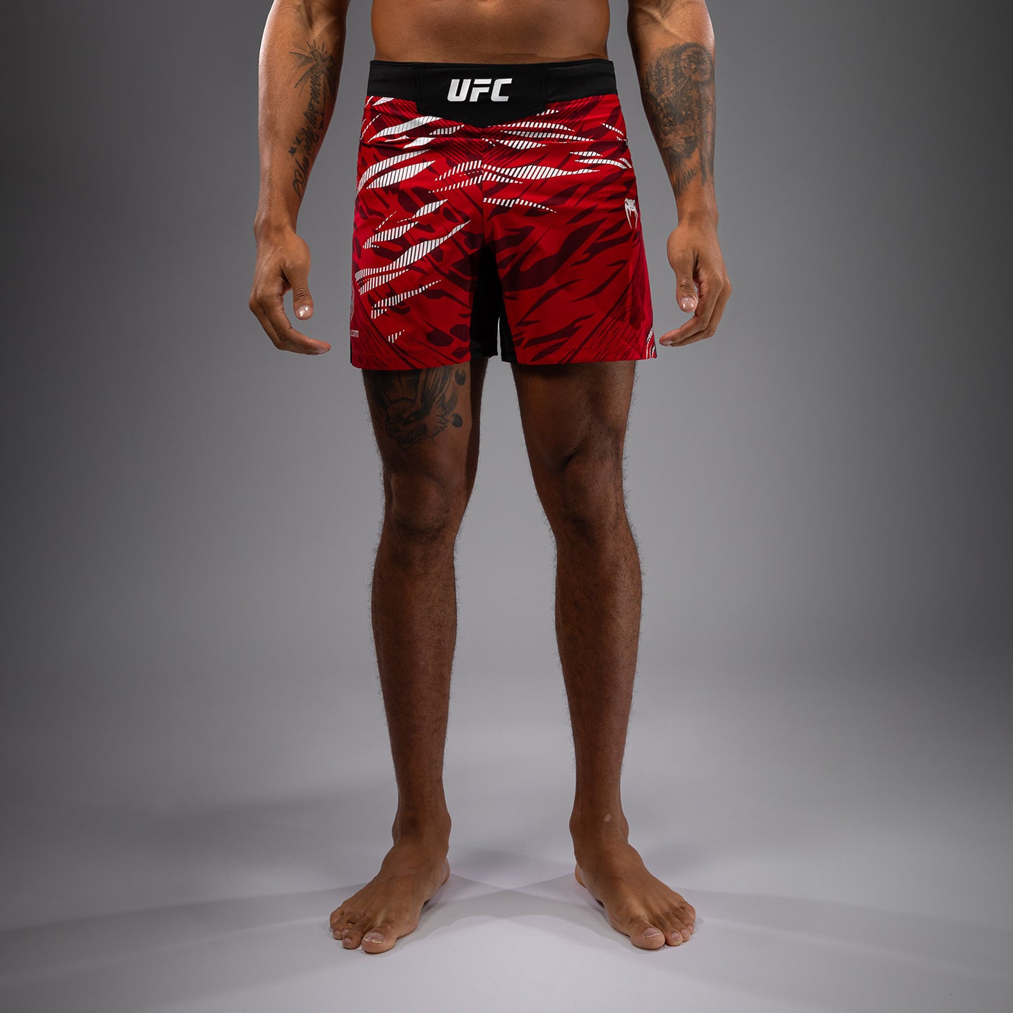 UFC Fusion by Venum Authentic Fight Night Shorts da Lotta per Uomo - Fit Corto - Rosso
