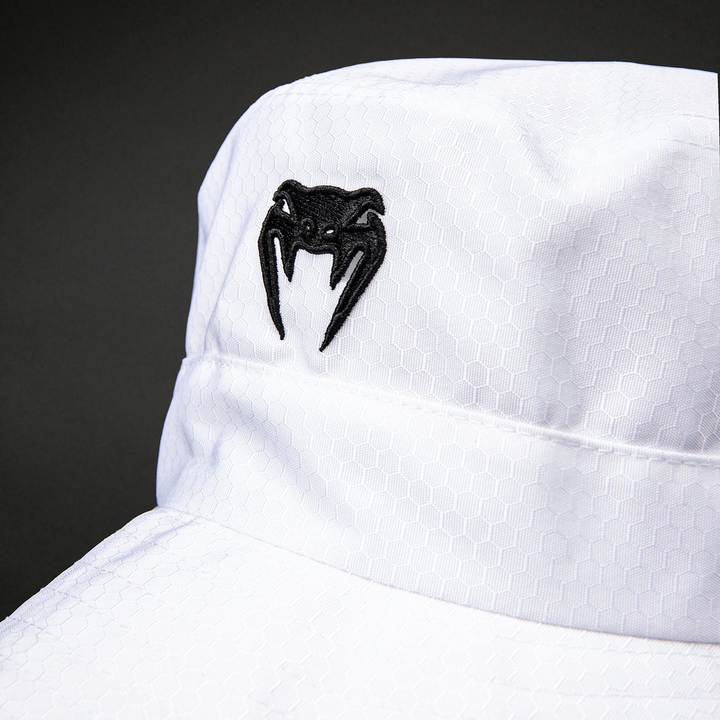 Venum Lineup Berretto a Secchiello – Bianco/Nero