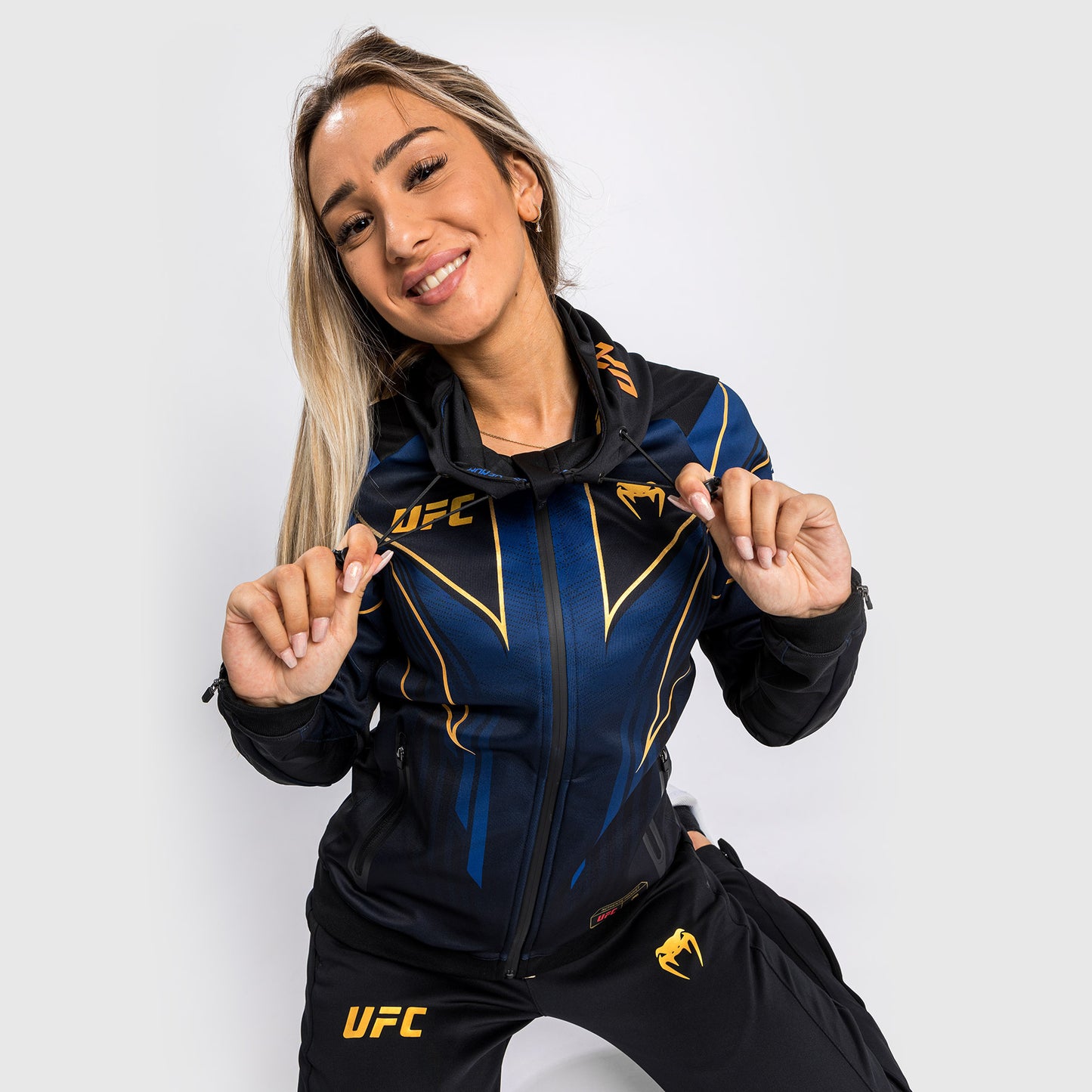 Felpa con cappuccio Walkout da donna UFC Venum Authentic Fight Night 2.0 - Midnight Edition - Champion