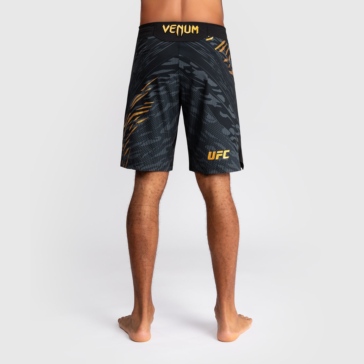 UFC Fusion by Venum Personalizzati Authentic Fight Night Shorts da Lotta per Uomo - Fit Largo - Campione