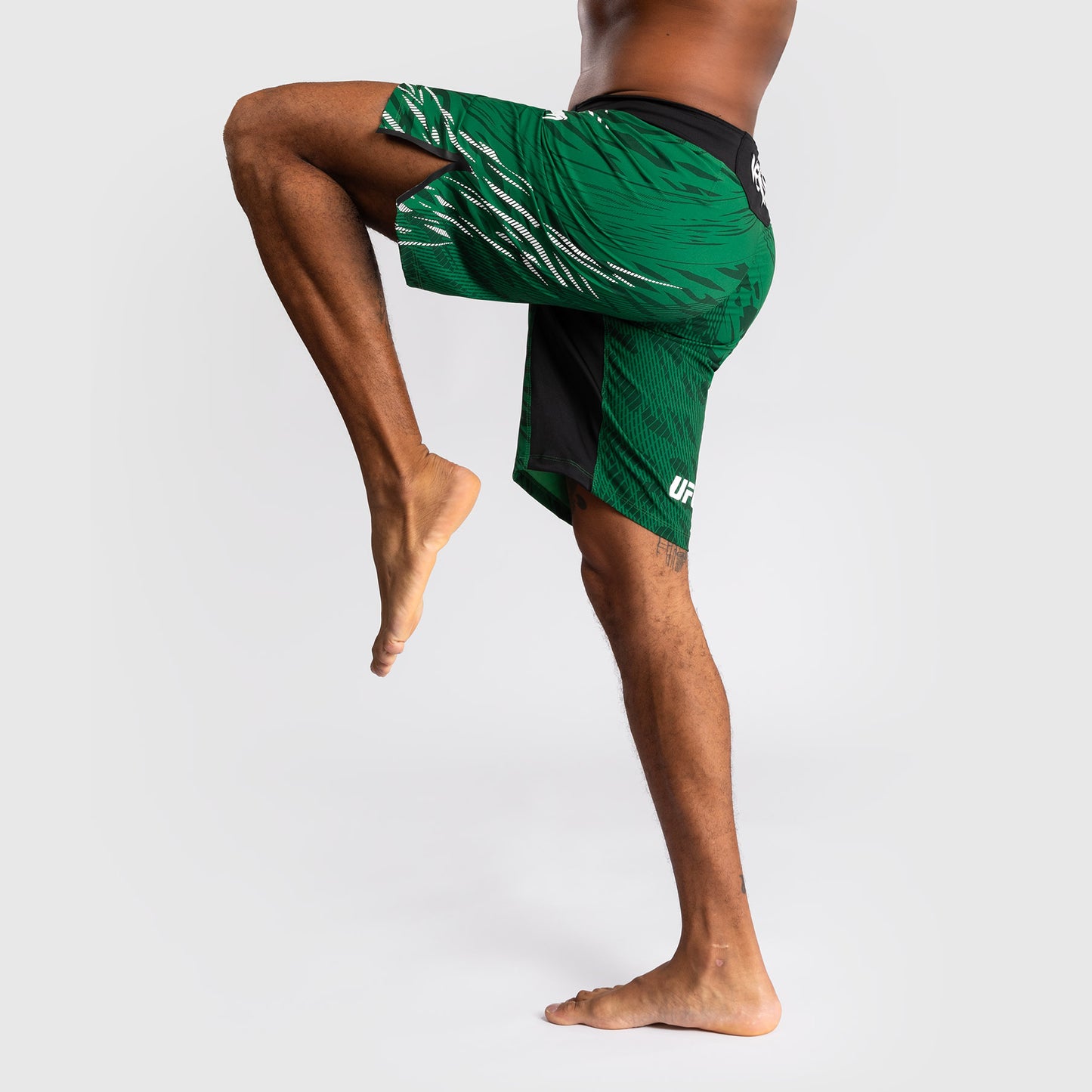 UFC Fusion by Venum Personalizzati Authentic Fight Night Shorts da Lotta per Uomo - Fit Largo - Verde