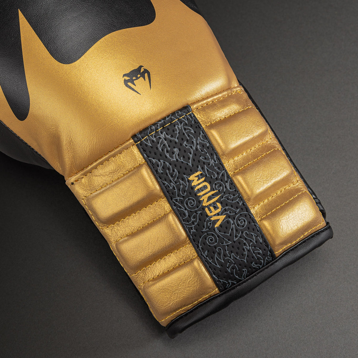 Venum Reverso Guanti da Boxe – Nero/Oro