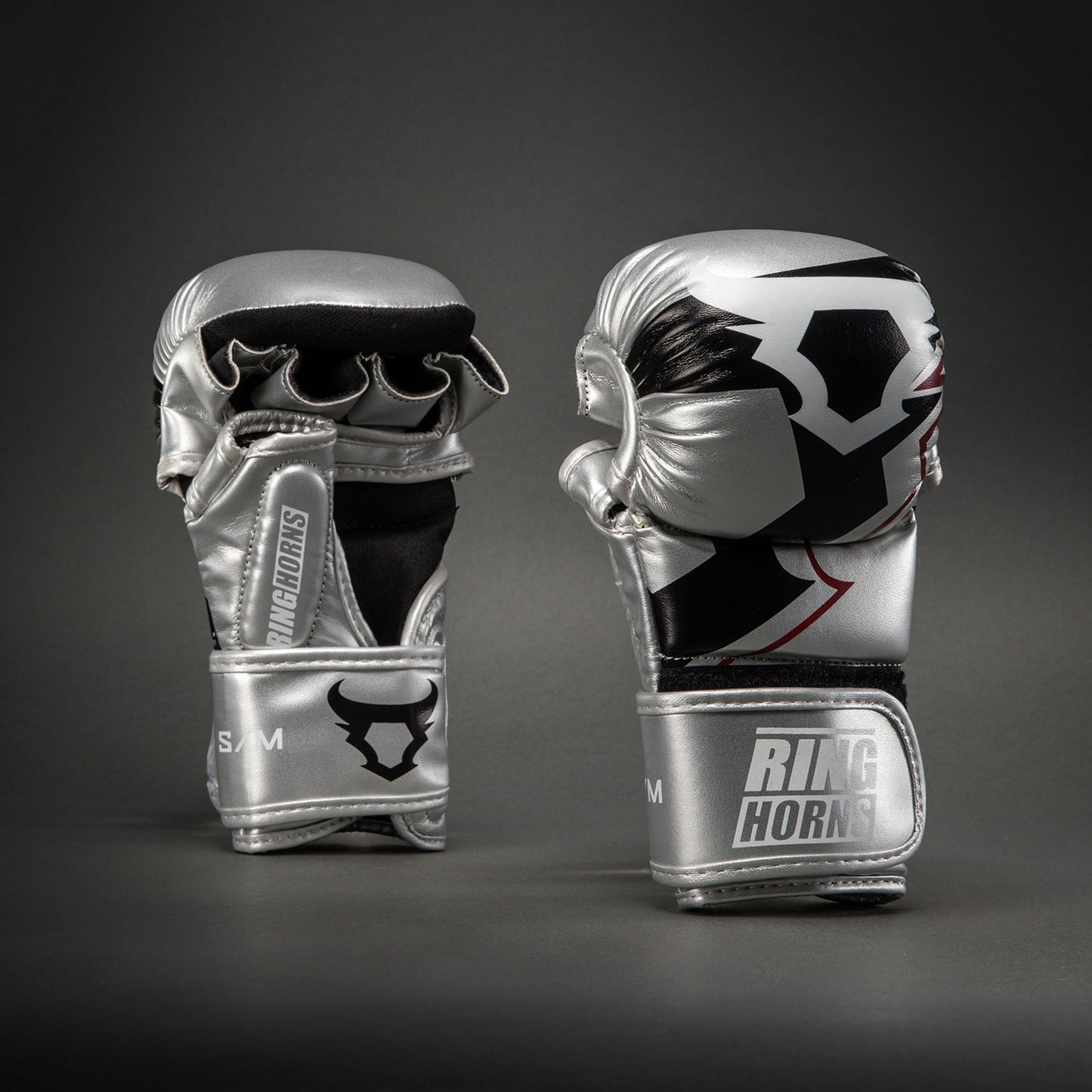 Ringhorns Charger by Venum Guanti da sparring MMA - Argento/Nero