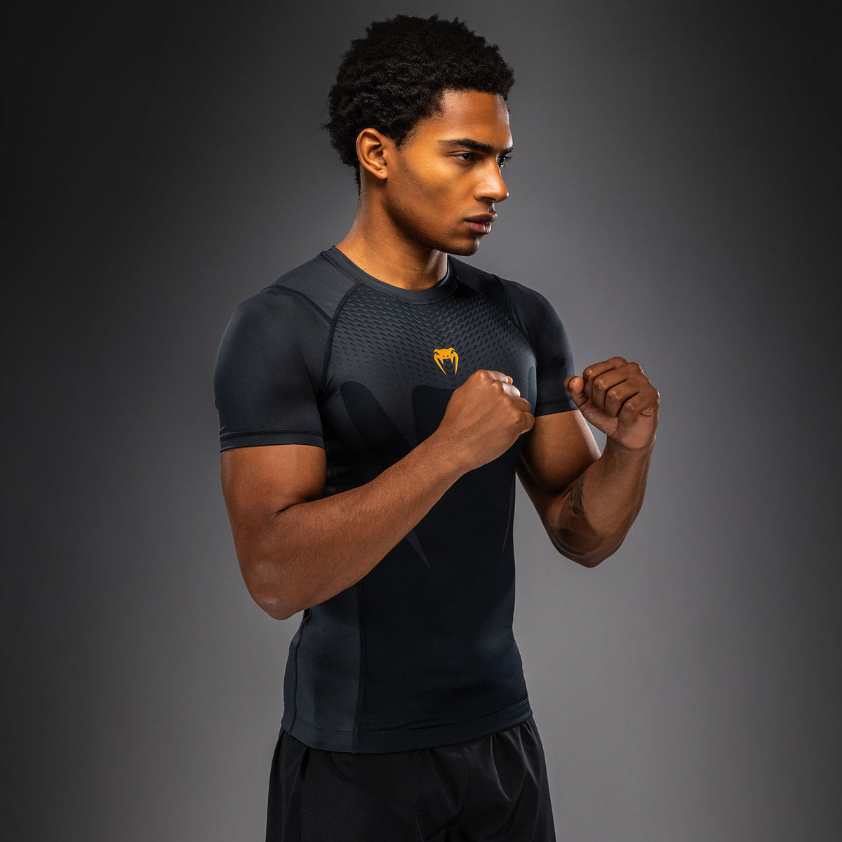 Venum Attack Rashguard a maniche corte - Nero/Oro