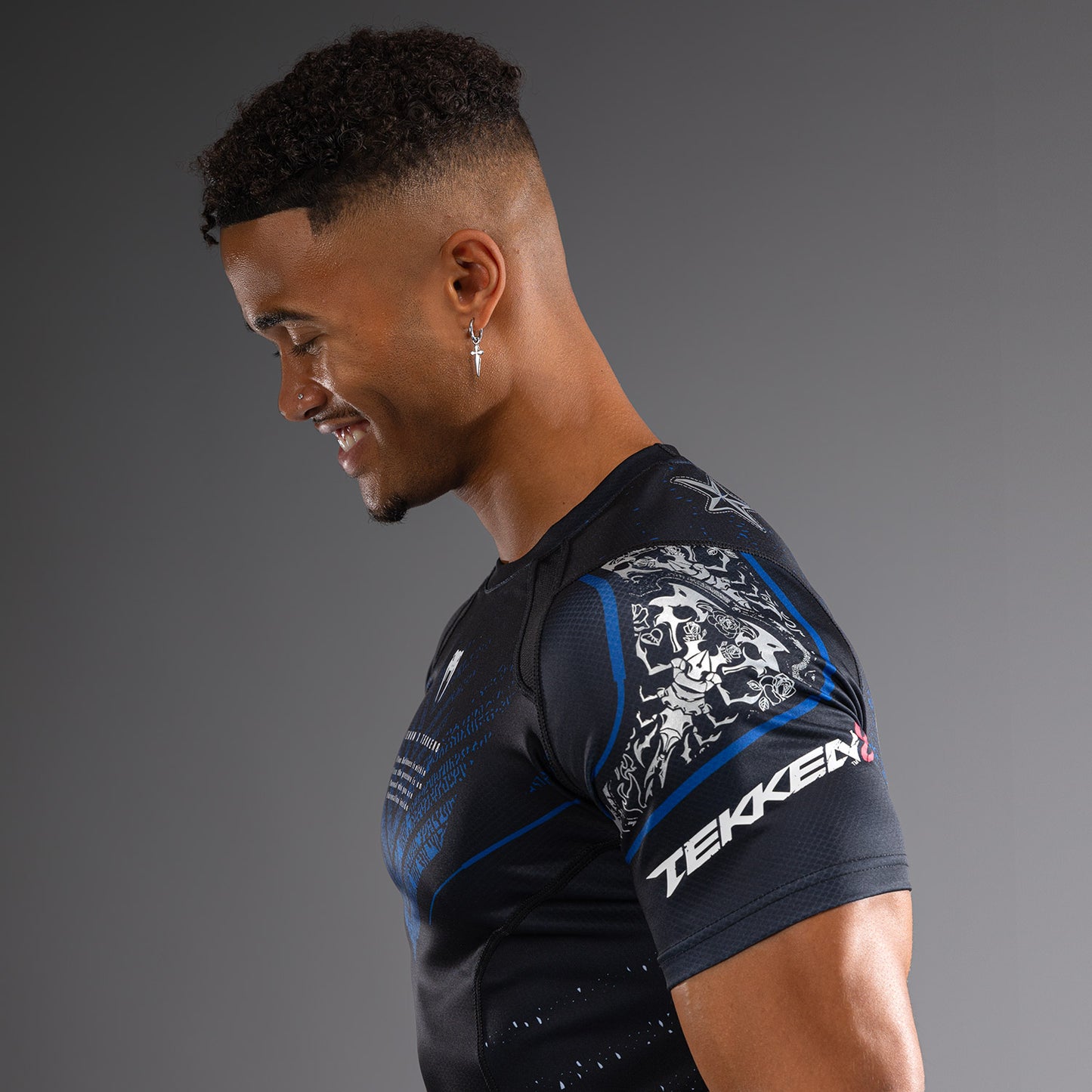 Venum x TEKKEN 8 - Paul Phoenix Rashguard a maniche Corte - Nero/Blu