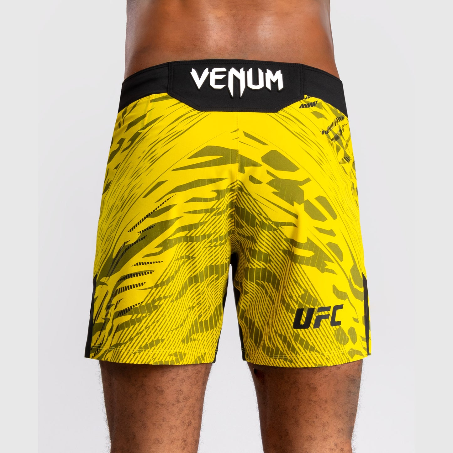 UFC Fusion by Venum Personalizzati Authentic Fight Night Shorts da Lotta per Uomo - Fit Corto - Giallo