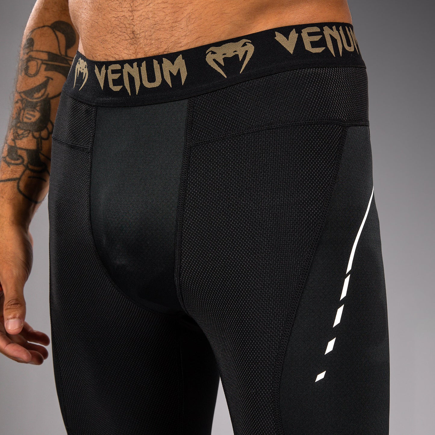 Venum Adrenaline Pantaloni Compressivi – Nero/Sabbia