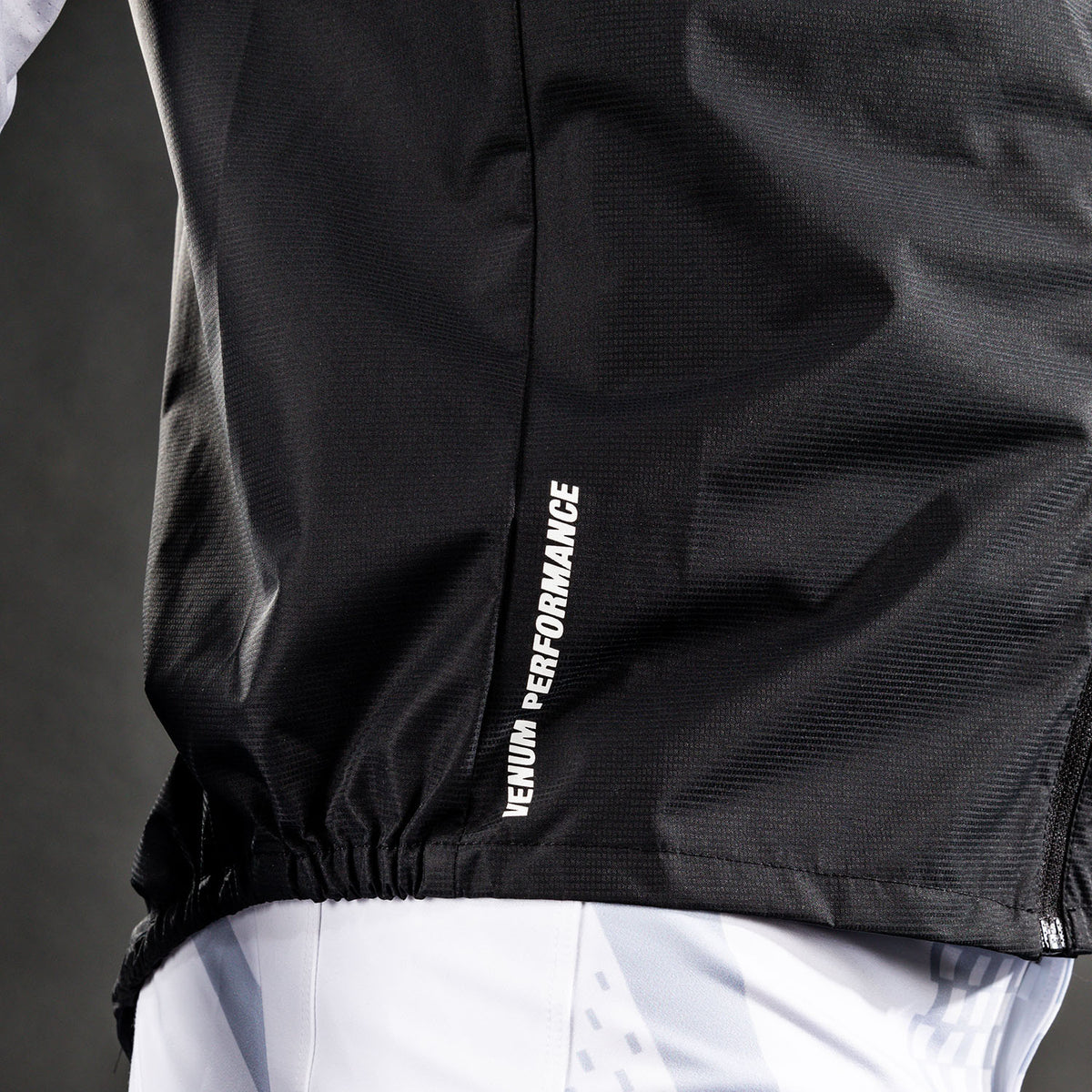 Venum MX Basics Gilet antivento - Nero/Bianco