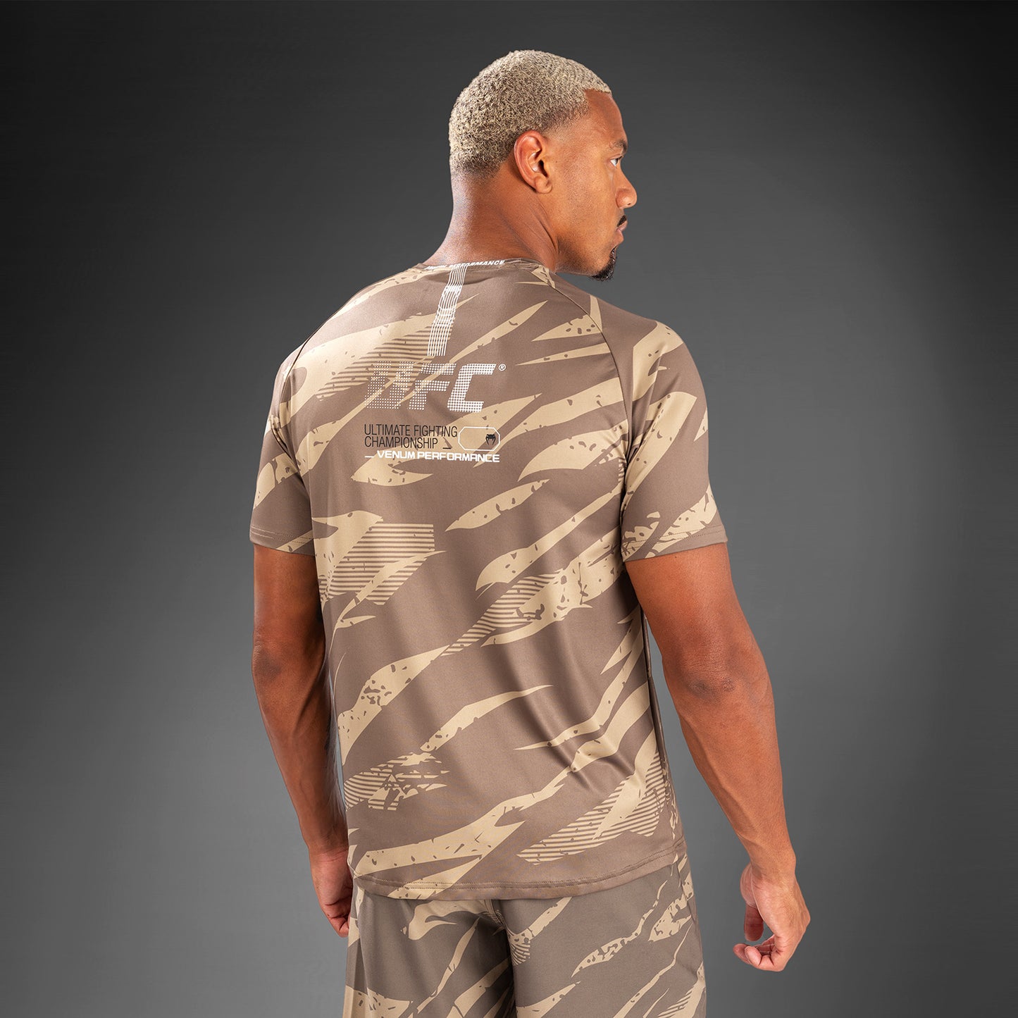 UFC Adrenaline by Venum Fight Week Maglietta Dry Tech da Uomo - Desert Camo