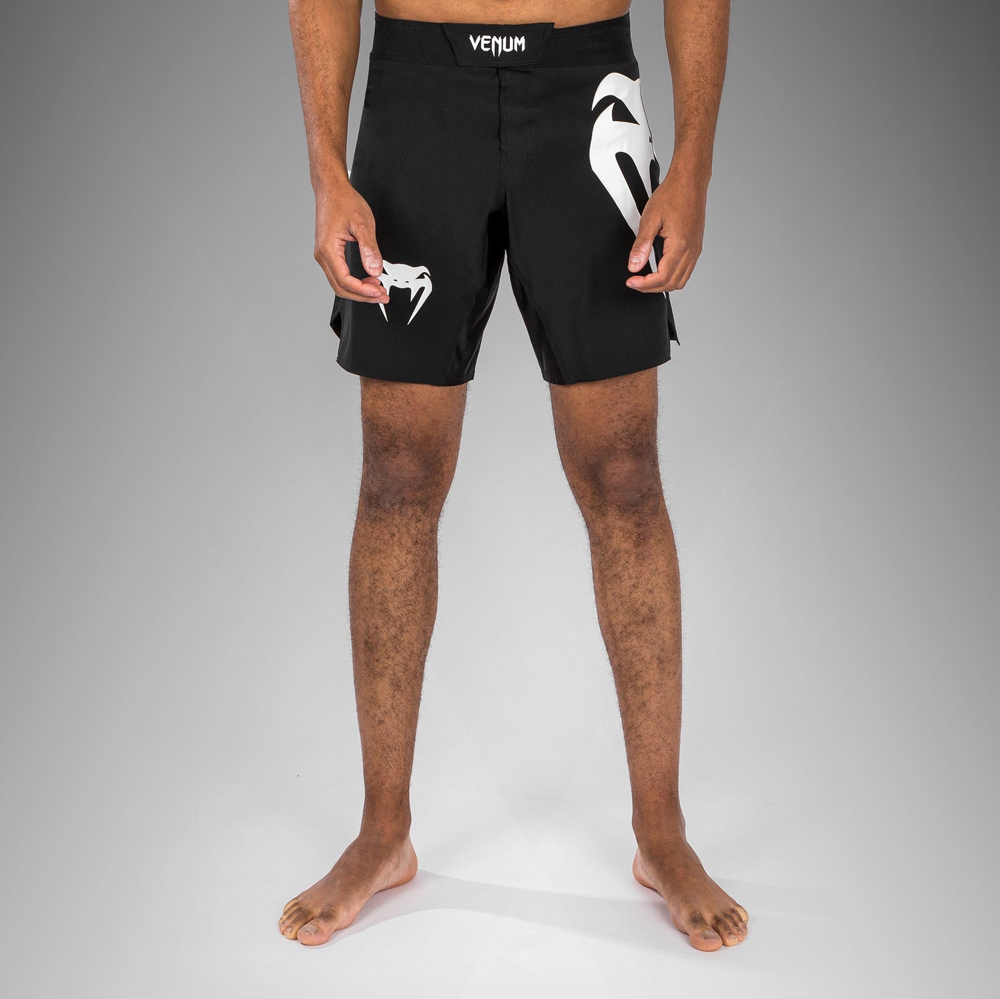 Venum Light 5.0 Pantaloncini da combattimento - Nero/Bianco