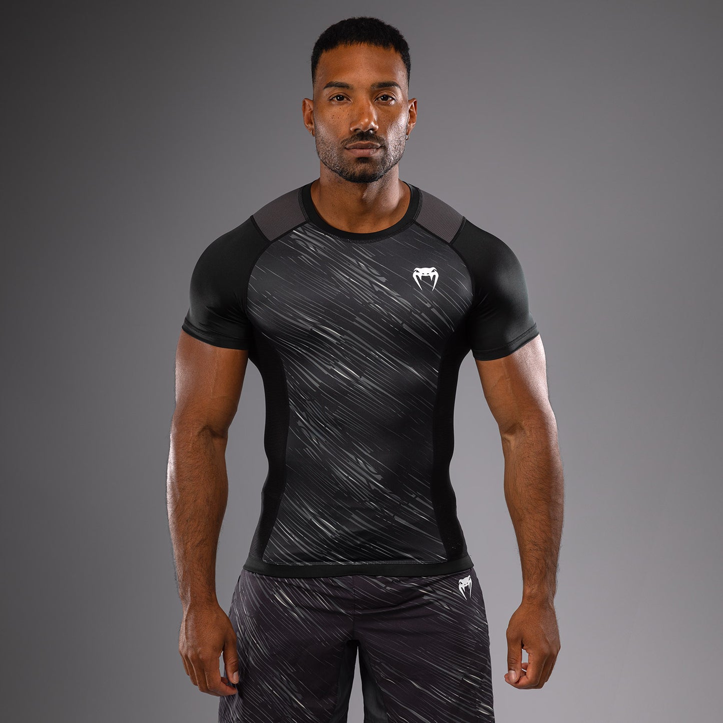 Venum Rapid Rashguard a Maniche Corte - Nero/Grigio Tempesta
