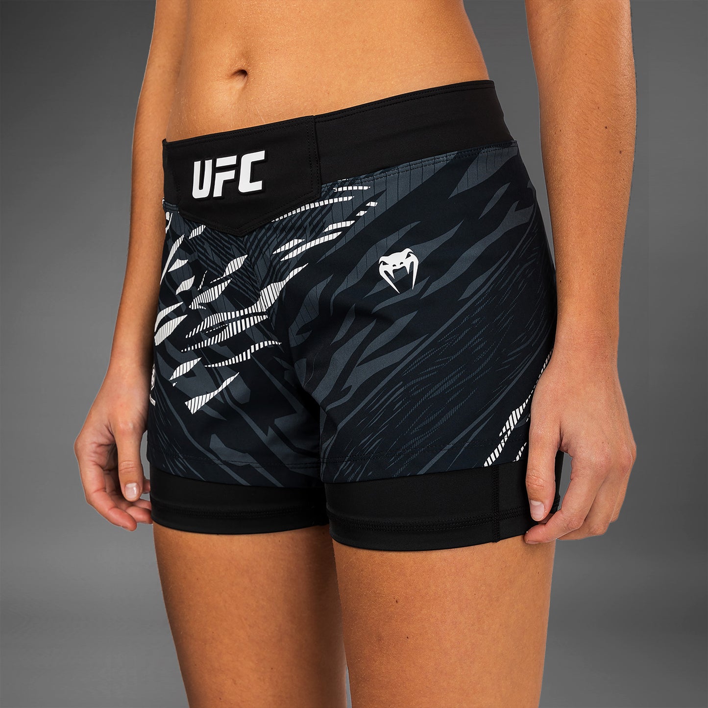 UFC Fusion by Venum Authentic Fight Night Shorts da Lotta per Donna - Nero