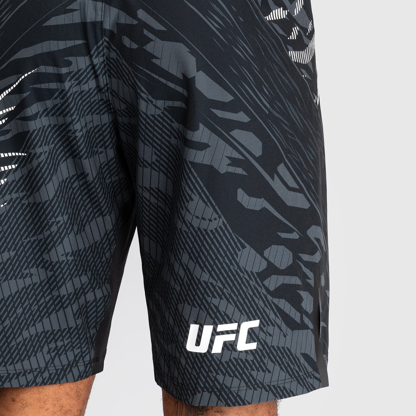 UFC Fusion by Venum Personalizzati Authentic Fight Night Shorts da Lotta per Uomo - Fit Largo - Nero