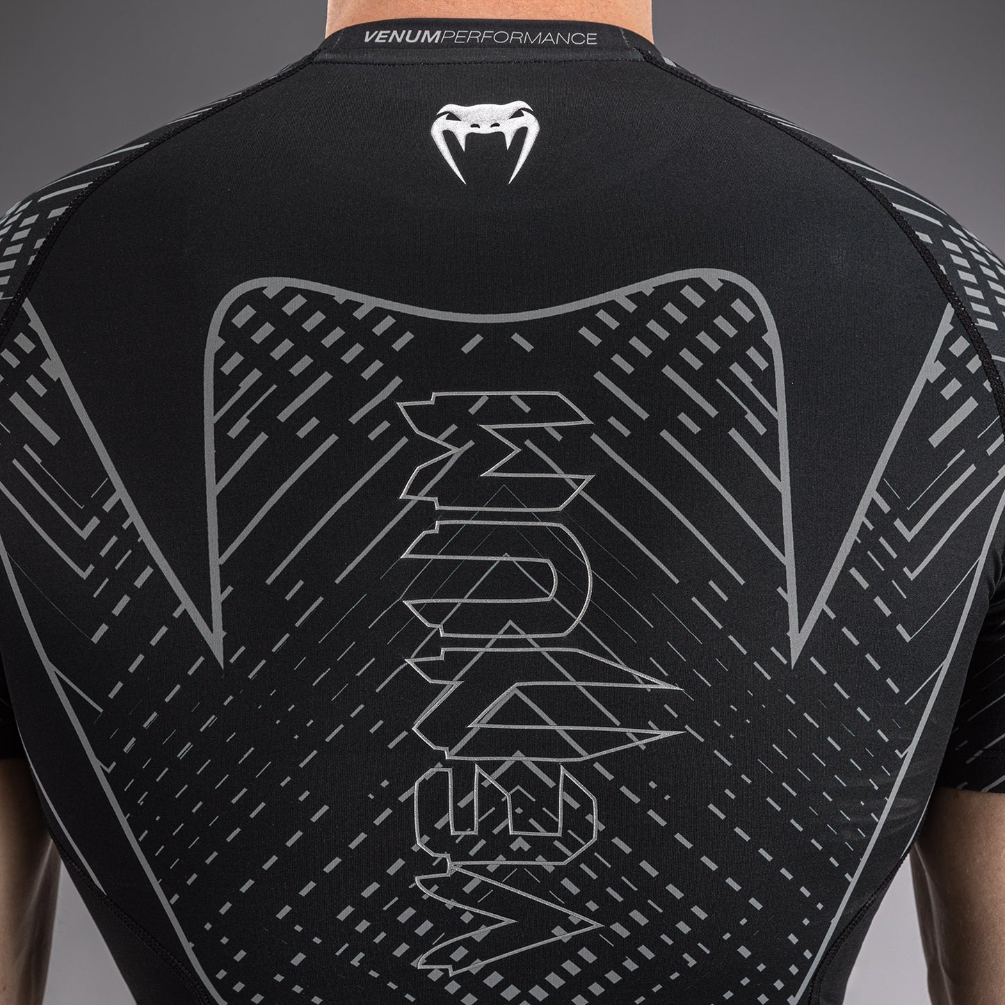 Venum Midnight Fury Rashguard a Maniche Corte – Nero/Grigio/Argento