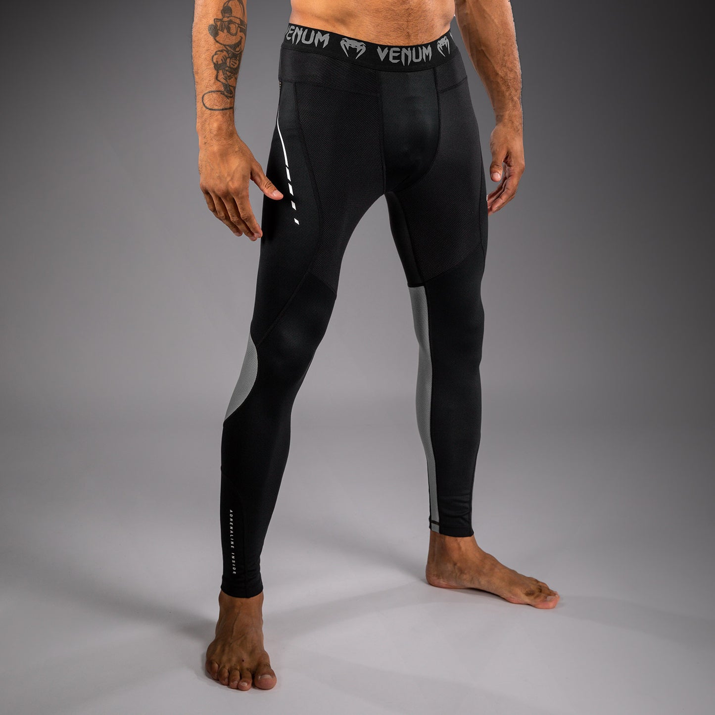 Venum Adrenaline Pantaloni Compressivi – Nero/Grigio Argento