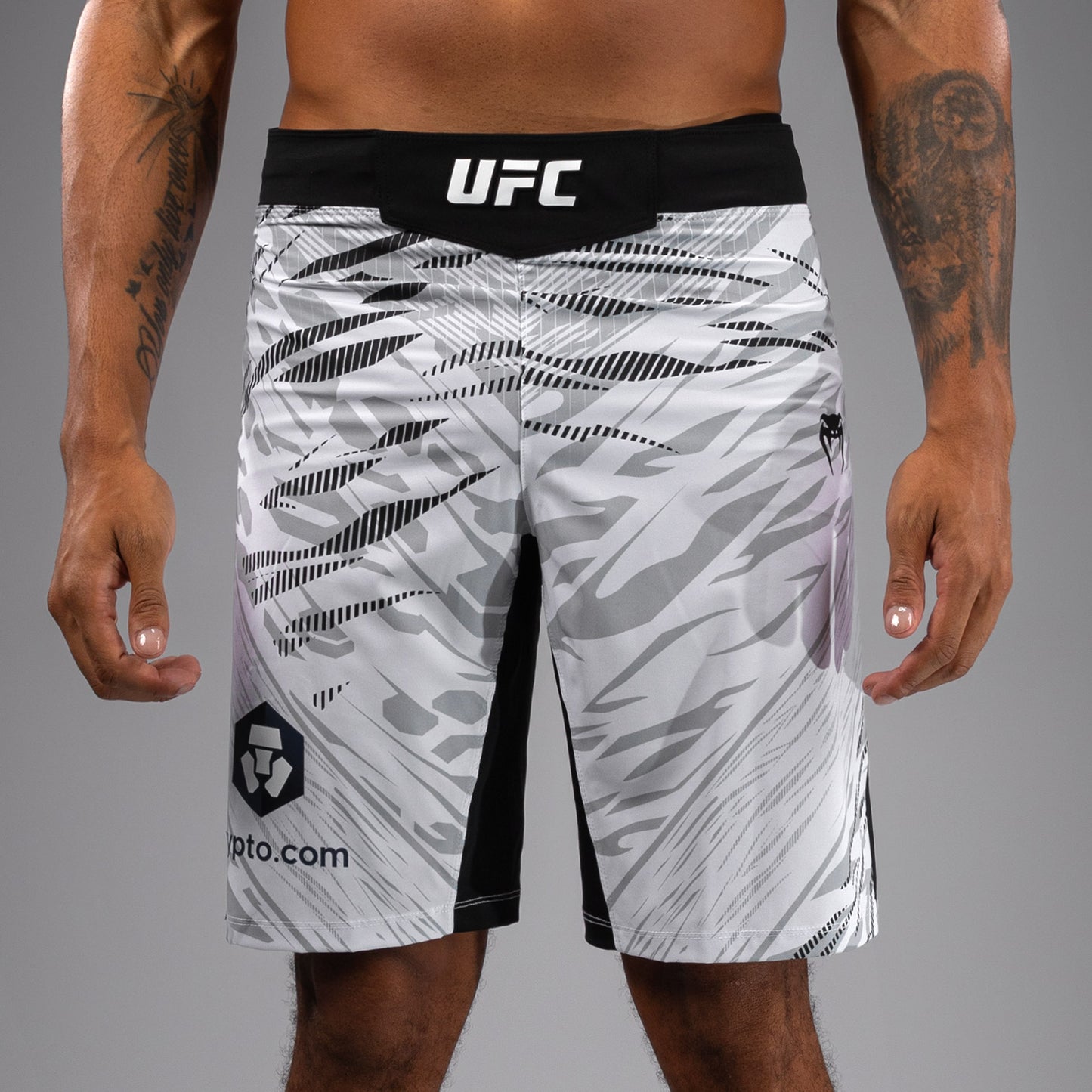 UFC Fusion by Venum Authentic Fight Night Shorts da Lotta per Uomo - Fit Largo - Bianco