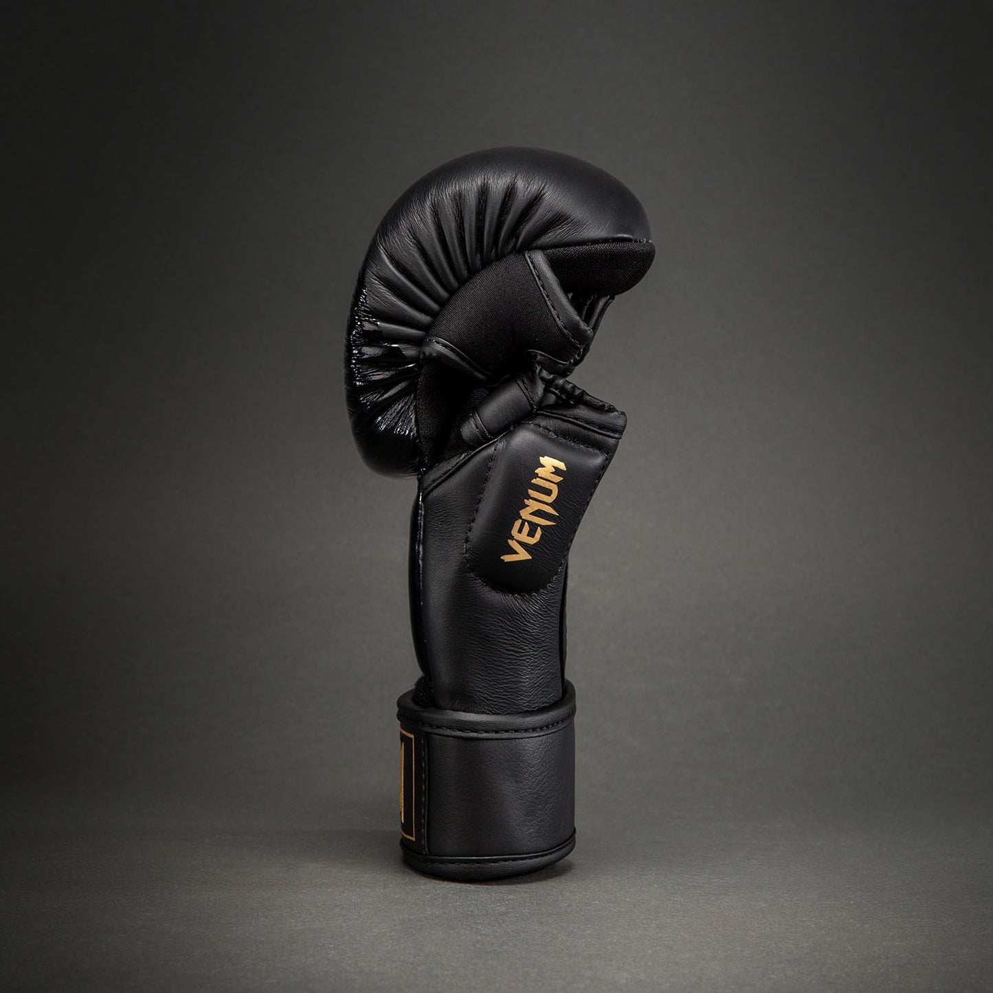 Venum Attack 2.0 Guanti da Sparring in Pelle – Nero/Oro