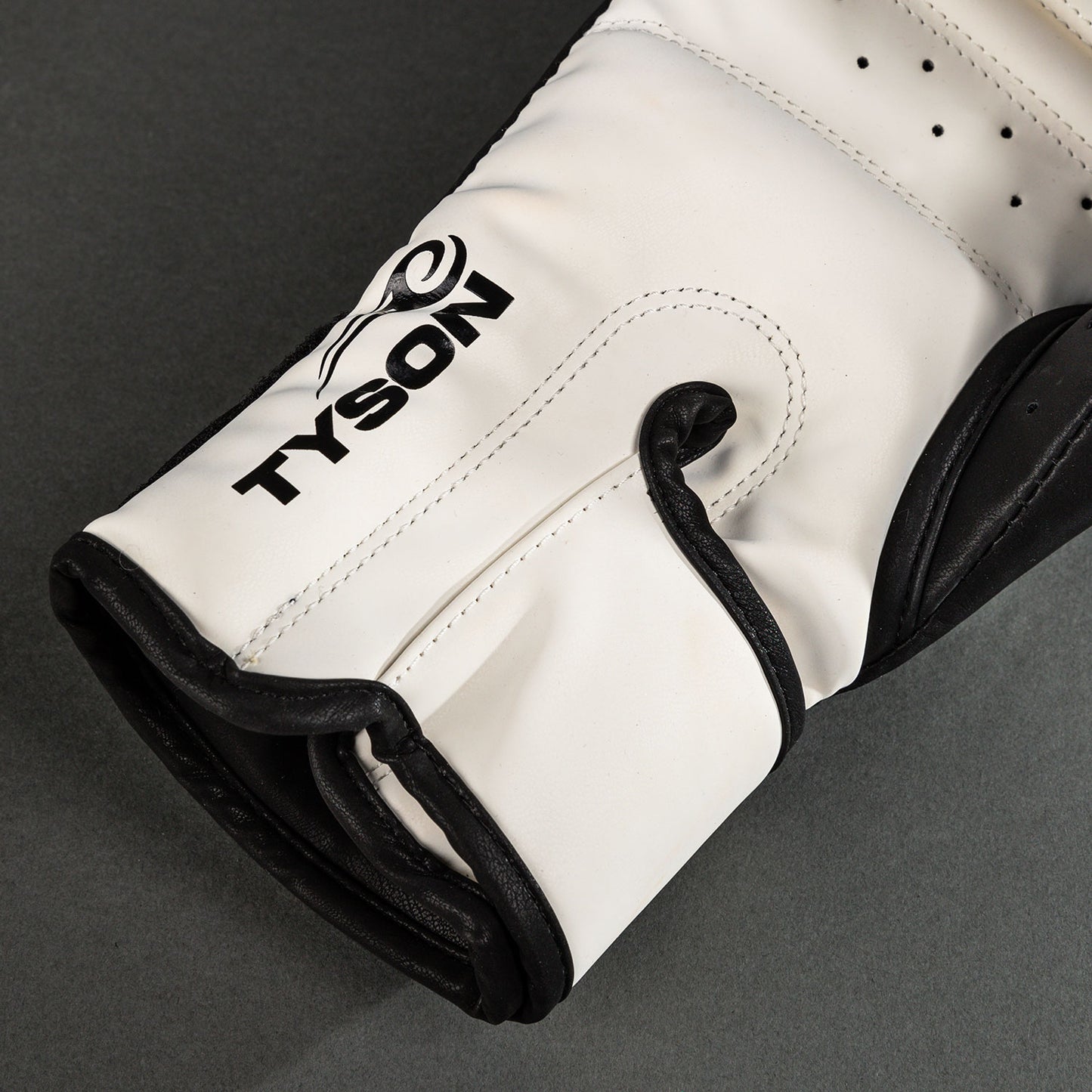 Venum Mike Tyson Guanti da boxe Replica - Nero Profondo/Bianco Ottico