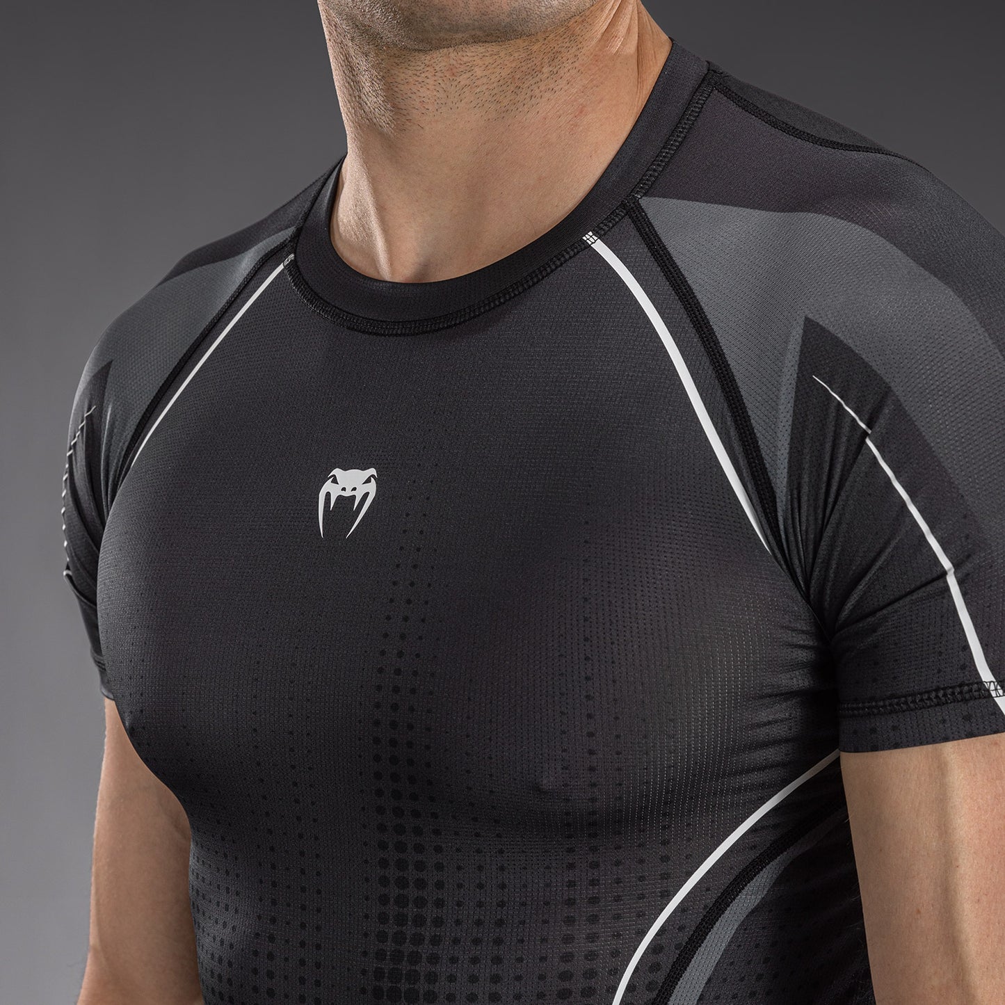 Venum Stealth Rashguard a Maniche Corte – Nero/Bianco