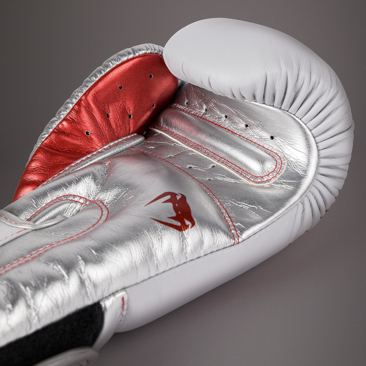 Venum Giant 3.0 Guanti da boxe - Rosso/Argento - Edizione speciale