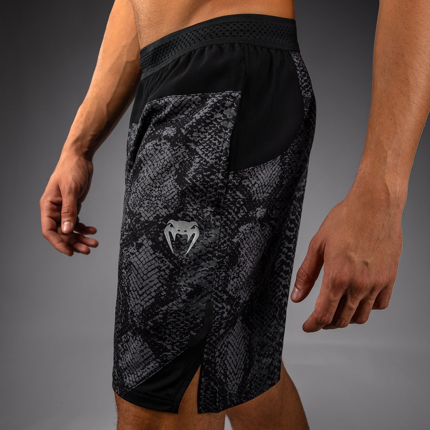Venum G-Fit Scales Pantaloncini da Allenamento – Nero/Grigio Carbone