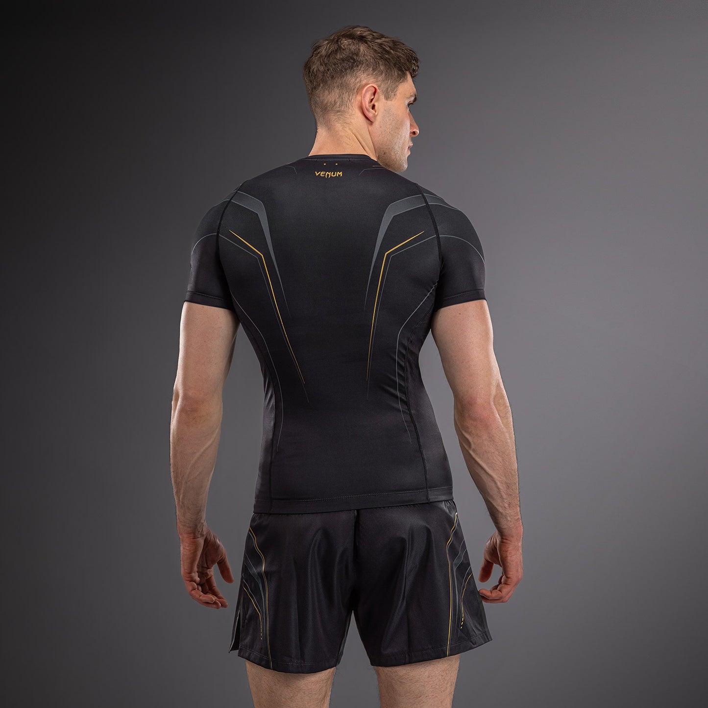 Venum Streamline Rashguard a Maniche Corte – Nero/Oro