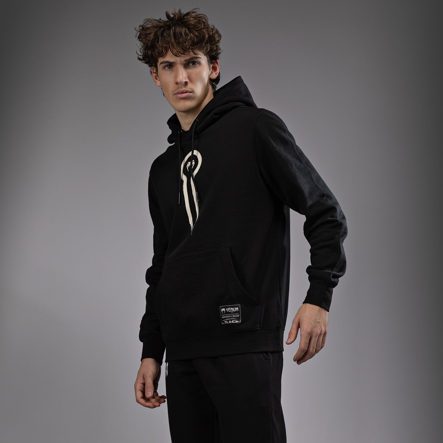 Venum x Assassin’s Creed Shadows Felpa con cappuccio - Nero