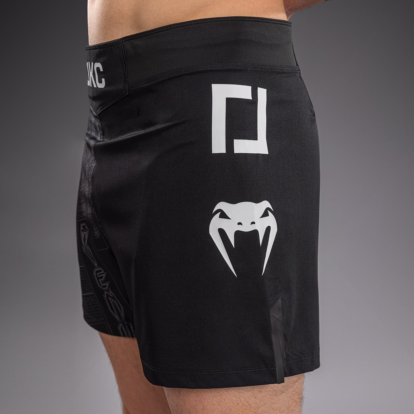 Karate Combat by Venum Pantaloncini da Combattimento – Nero/Grigio