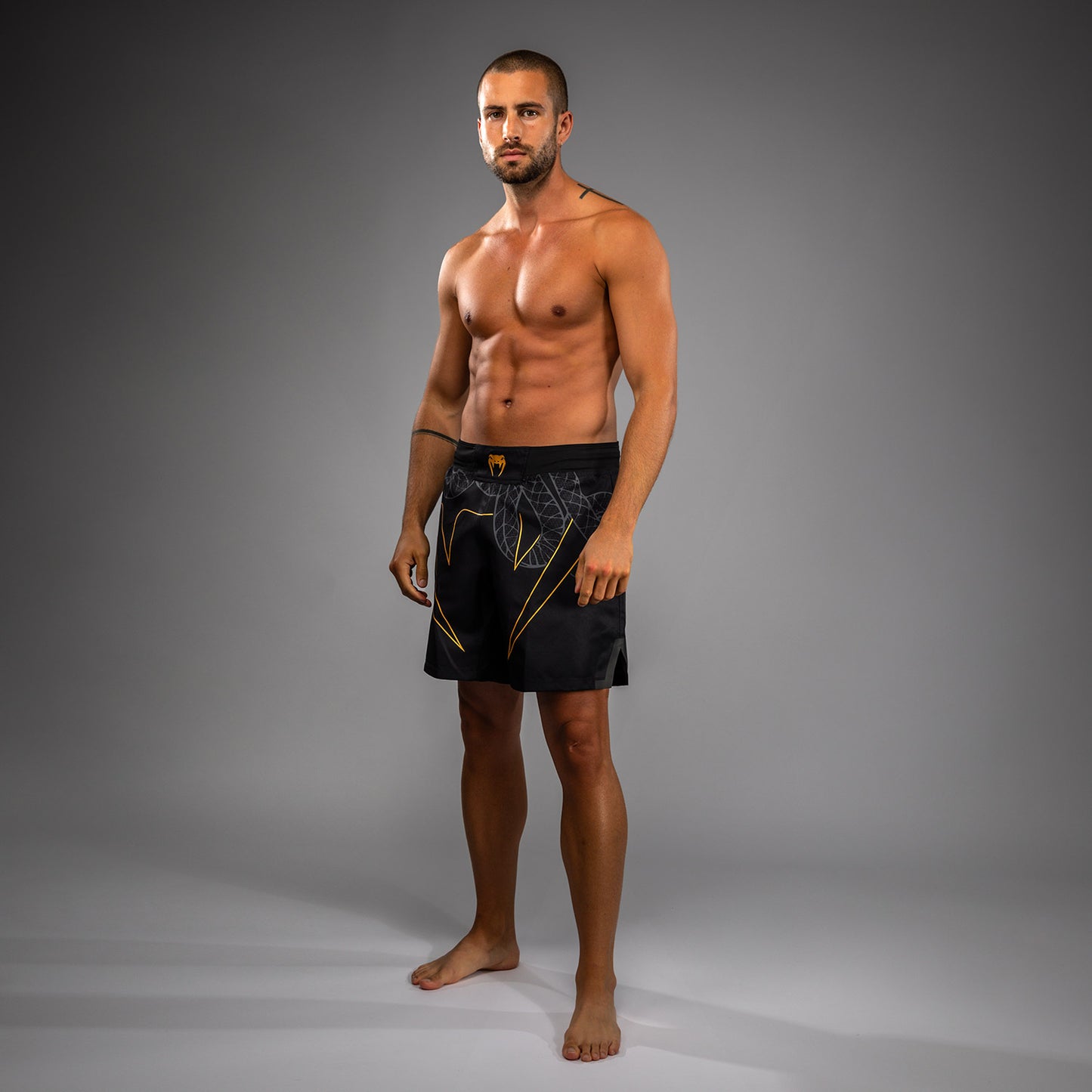Venum Serpenti Pantaloncini da combattimento – Nero/Argento/Oro
